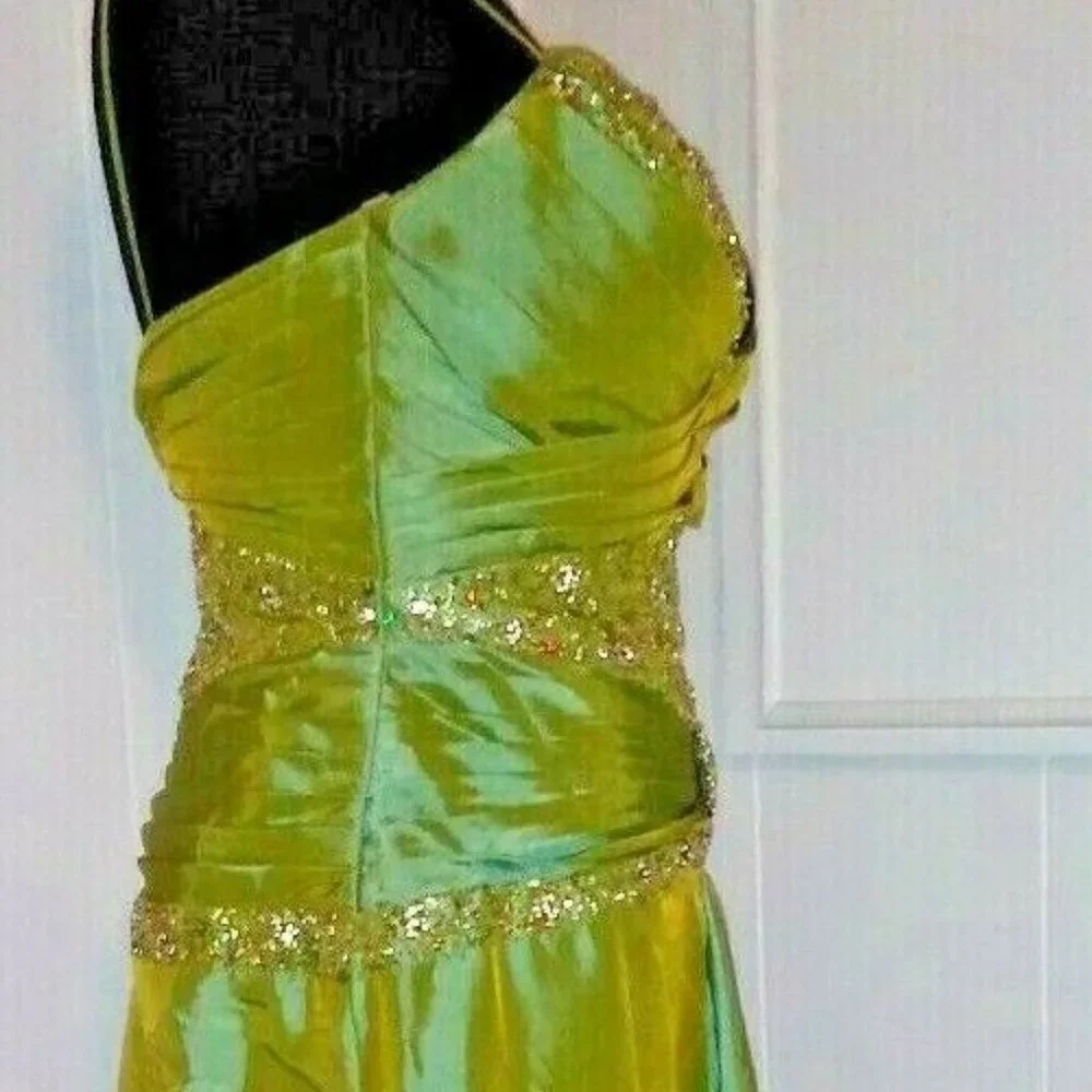 Tiffany Designs Christmas dress Embellished - Picture 7 of 12